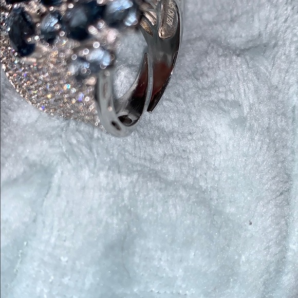 An Adjustable Silver Ring - Picture 2 of 5